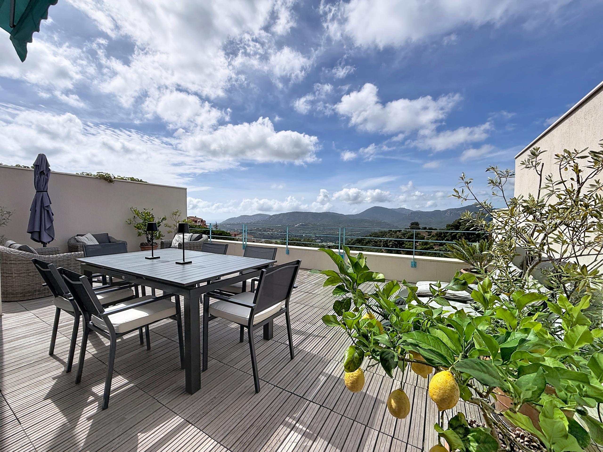 Mandelieu-la-Napoule : Apartment with beautiful panoramic view and